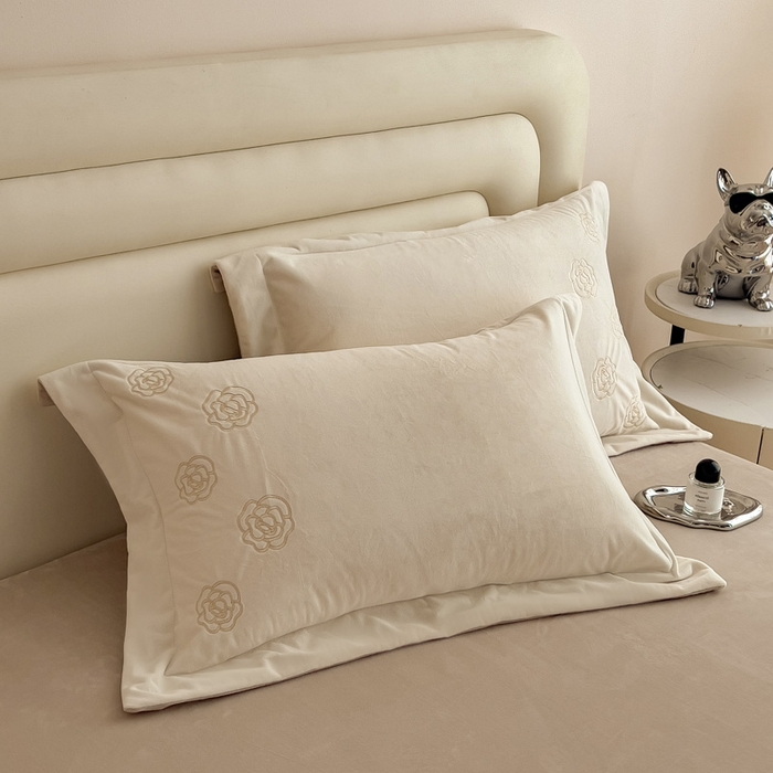 91家纺网 家纺一手货源 找家纺 （总）席世家 2025新款A类全工艺230克婴儿绒绣花四件套-邂逅浪漫