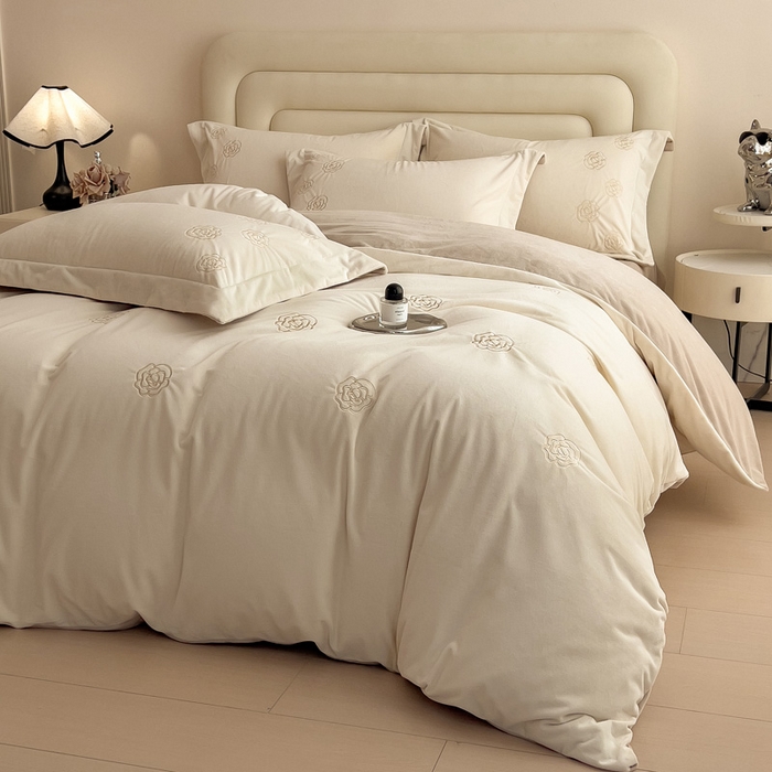 91家纺网 家纺一手货源 找家纺 （总）席世家 2025新款A类全工艺230克婴儿绒绣花四件套-邂逅浪漫