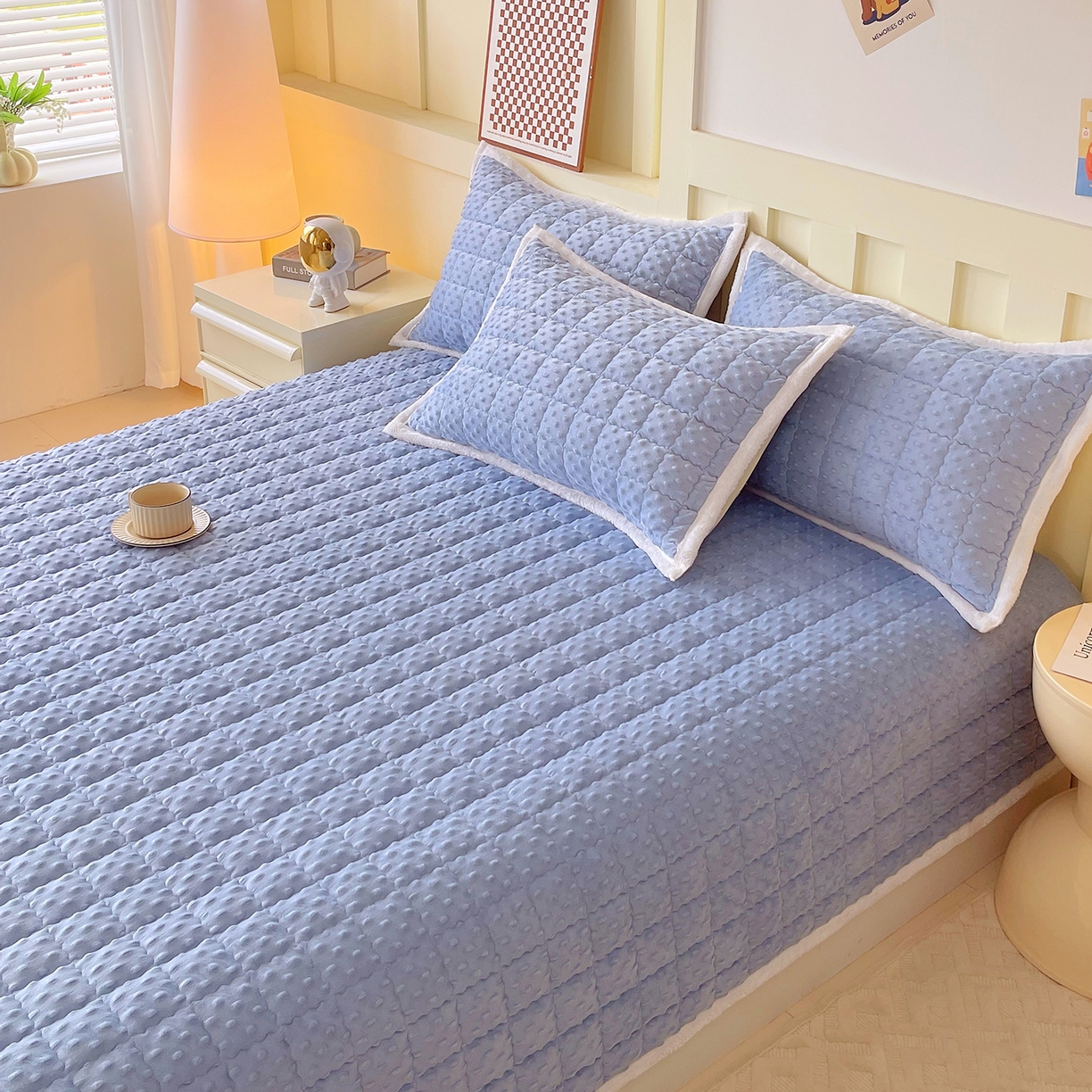 91家纺网 家纺一手货源 找家纺 金鑫汇家纺 2025秋冬纯色豆豆绒床褥垫系列-加大床 加大床豆豆绒床褥垫蓝色