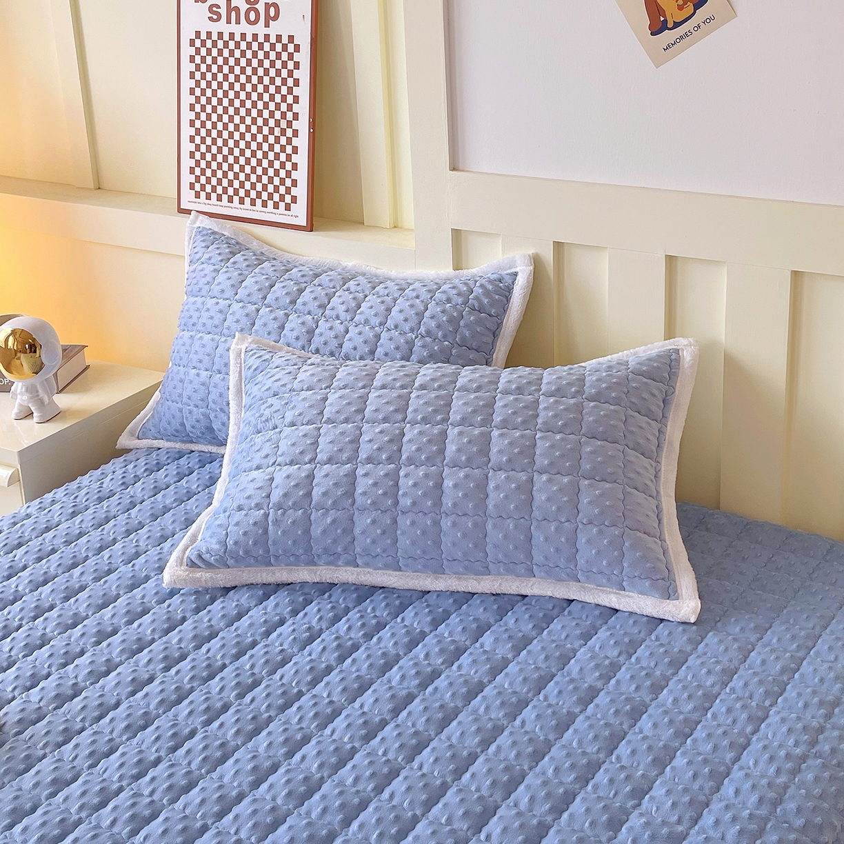 91家纺网 家纺一手货源 找家纺 金鑫汇家纺 2025秋冬纯色豆豆绒床褥垫系列-加大床 加大床豆豆绒床褥垫蓝色