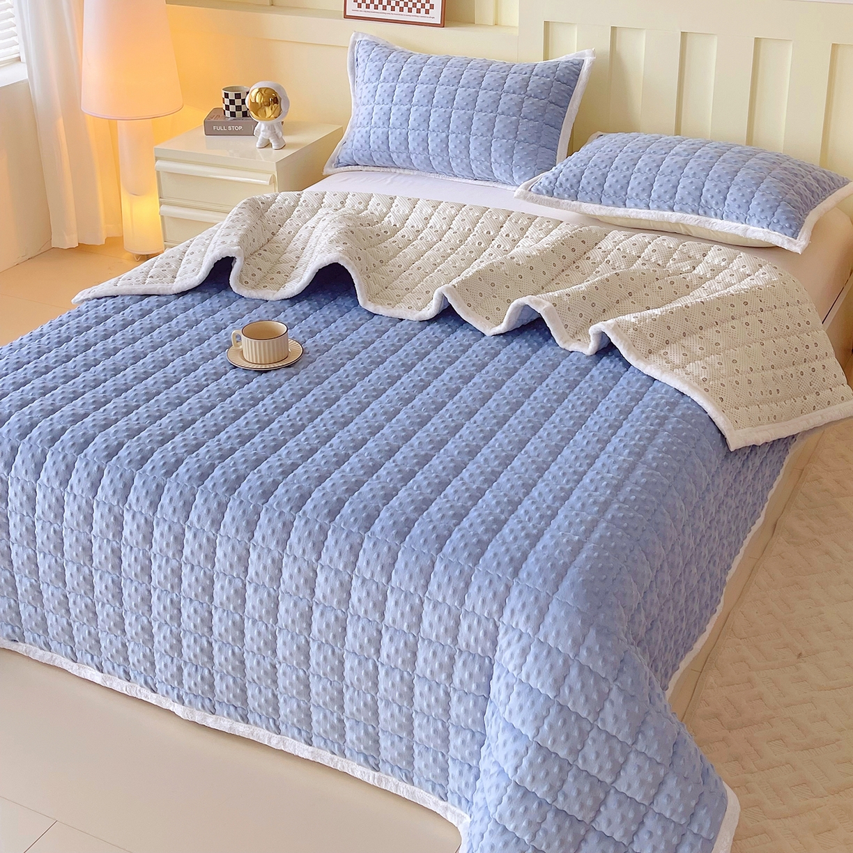 91家纺网 家纺一手货源 找家纺 金鑫汇家纺 2025秋冬纯色豆豆绒床褥垫系列-加大床 加大床豆豆绒床褥垫蓝色