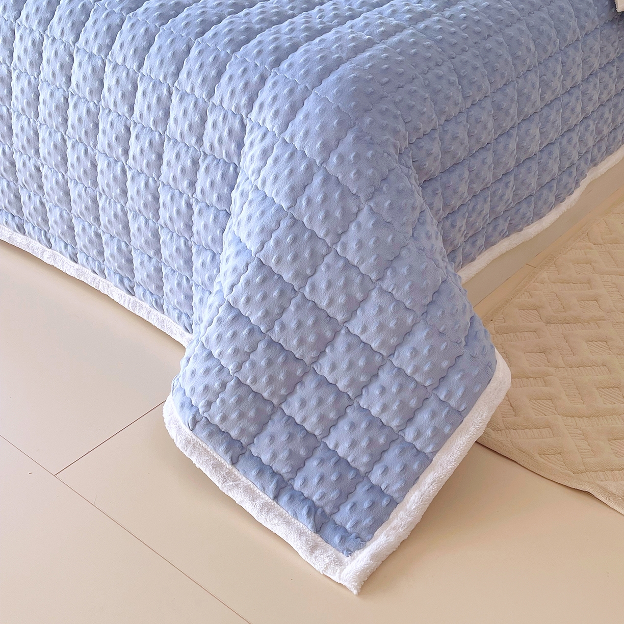 91家纺网 家纺一手货源 找家纺 金鑫汇家纺 2025秋冬纯色豆豆绒床褥垫系列-加大床 加大床豆豆绒床褥垫蓝色