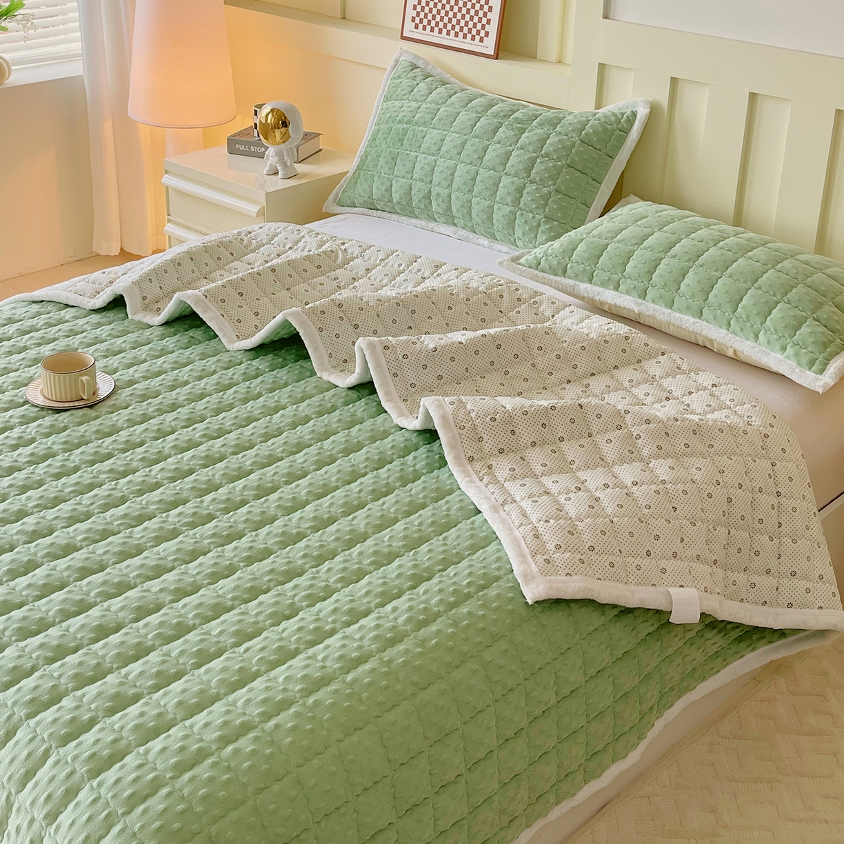 91家纺网 家纺一手货源 找家纺 金鑫汇家纺 2025秋冬纯色豆豆绒床褥垫系列-加大床 加大床豆豆绒床褥垫绿色