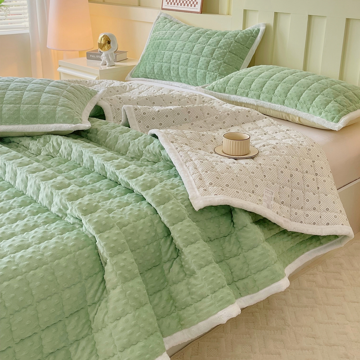 91家纺网 家纺一手货源 找家纺 金鑫汇家纺 2025秋冬纯色豆豆绒床褥垫系列-加大床 加大床豆豆绒床褥垫绿色