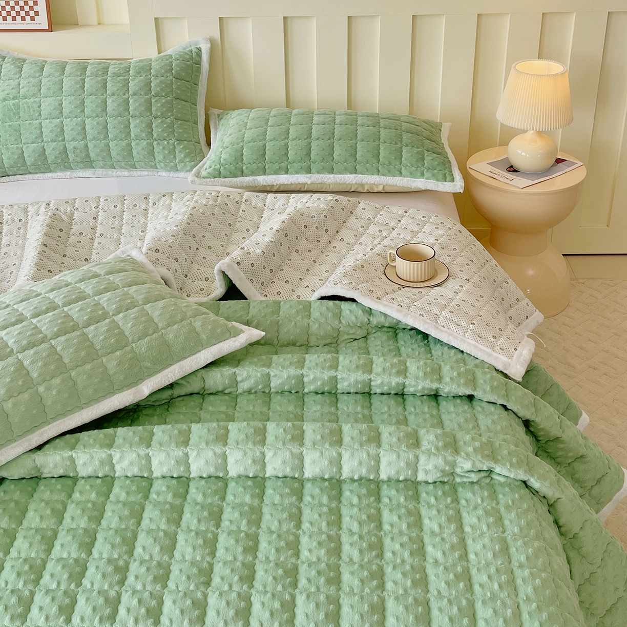 91家纺网 家纺一手货源 找家纺 金鑫汇家纺 2025秋冬纯色豆豆绒床褥垫系列-加大床 加大床豆豆绒床褥垫绿色