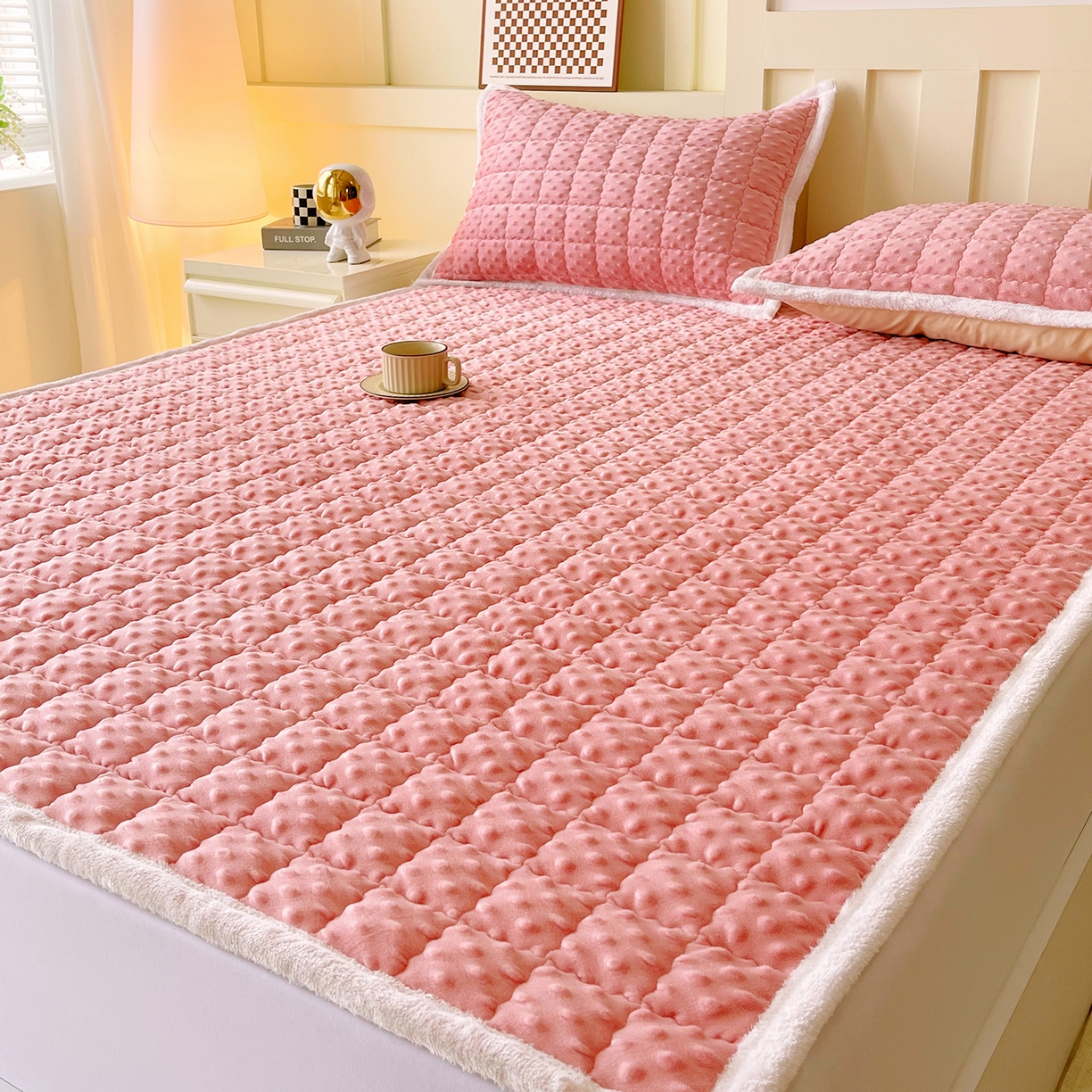 91家纺网 家纺一手货源 找家纺 （总）金鑫汇家纺 2025秋冬纯色豆豆绒床褥垫系列-成人床