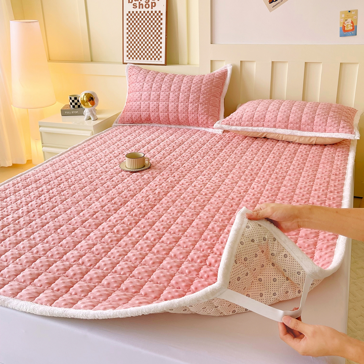 91家纺网 家纺一手货源 找家纺 （总）金鑫汇家纺 2025秋冬纯色豆豆绒床褥垫系列-成人床