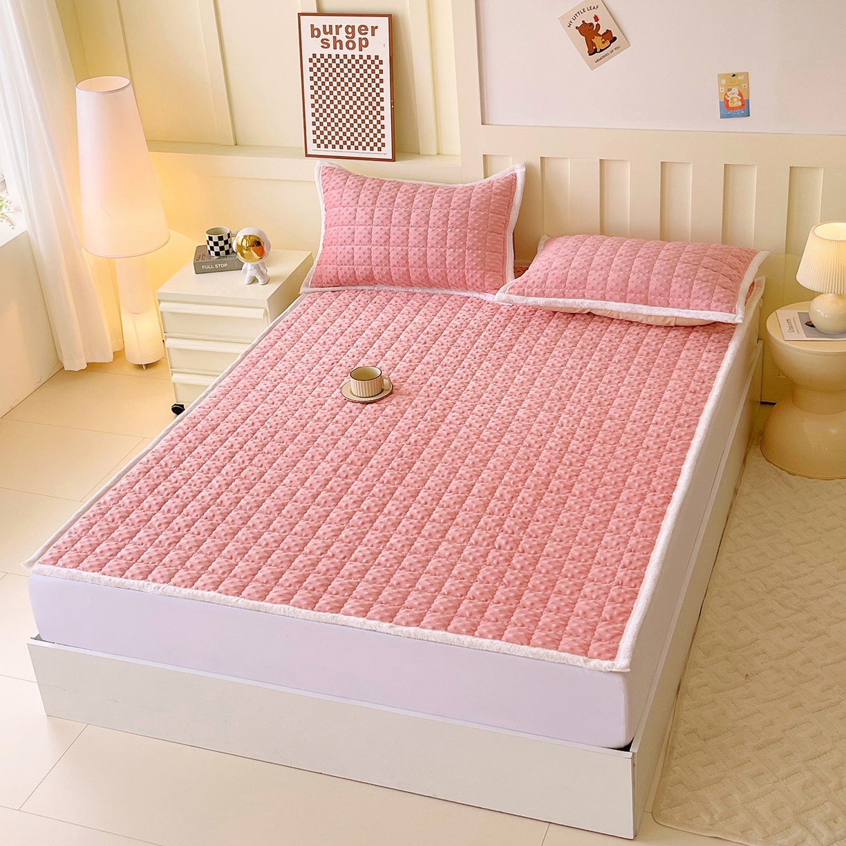 91家纺网 家纺一手货源 找家纺 金鑫汇家纺 2025秋冬纯色豆豆绒床褥垫系列-成人床 成人床豆豆绒床褥垫粉色