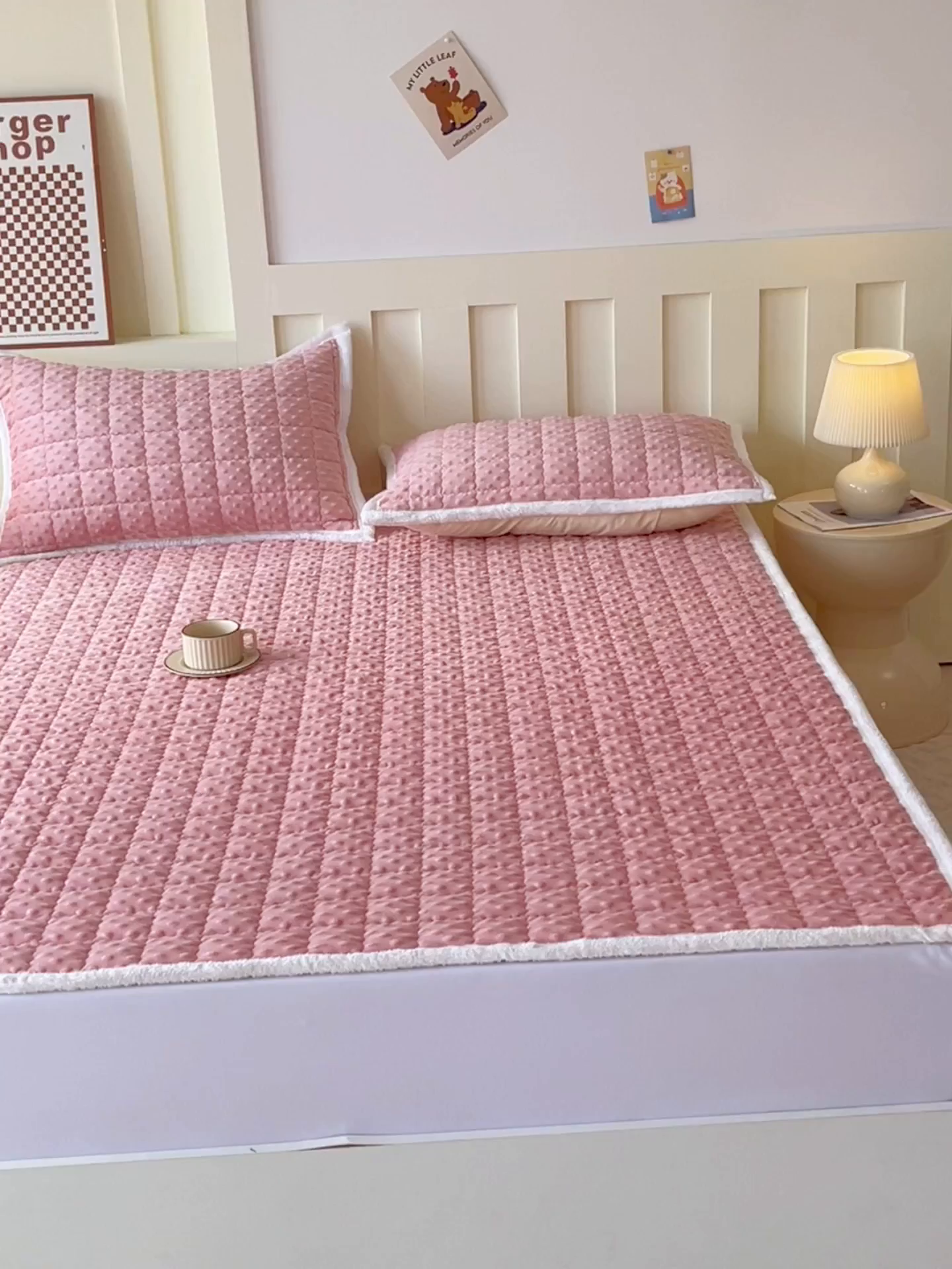 91家纺网 家纺一手货源 找家纺 金鑫汇家纺 2025秋冬纯色豆豆绒床褥垫系列-成人床 成人床豆豆绒床褥垫粉色