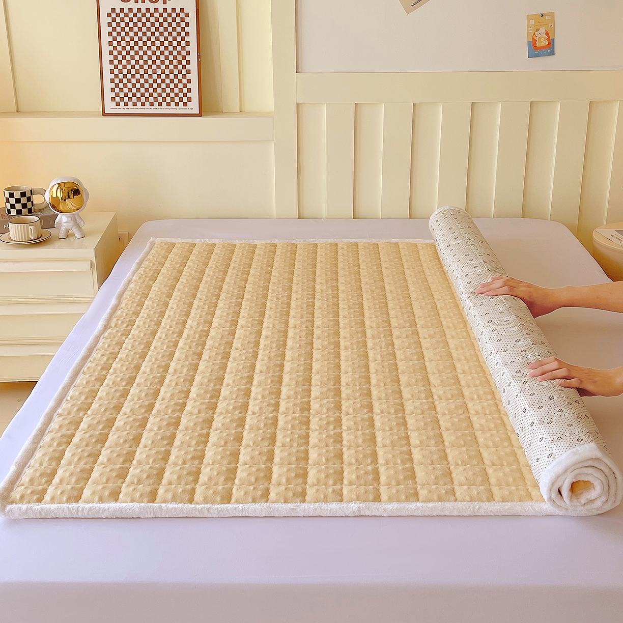 91家纺网 家纺一手货源 找家纺 金鑫汇家纺 2025秋冬纯色豆豆绒床褥垫系列-成人床 成人床豆豆绒床褥垫黄色