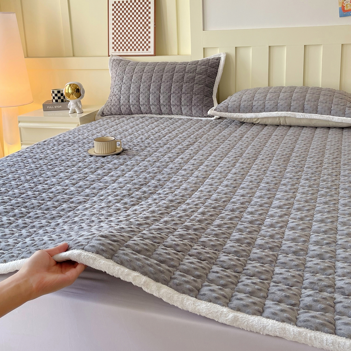 91家纺网 家纺一手货源 找家纺 金鑫汇家纺 2025秋冬纯色豆豆绒床褥垫系列-成人床 成人床豆豆绒床褥垫灰色