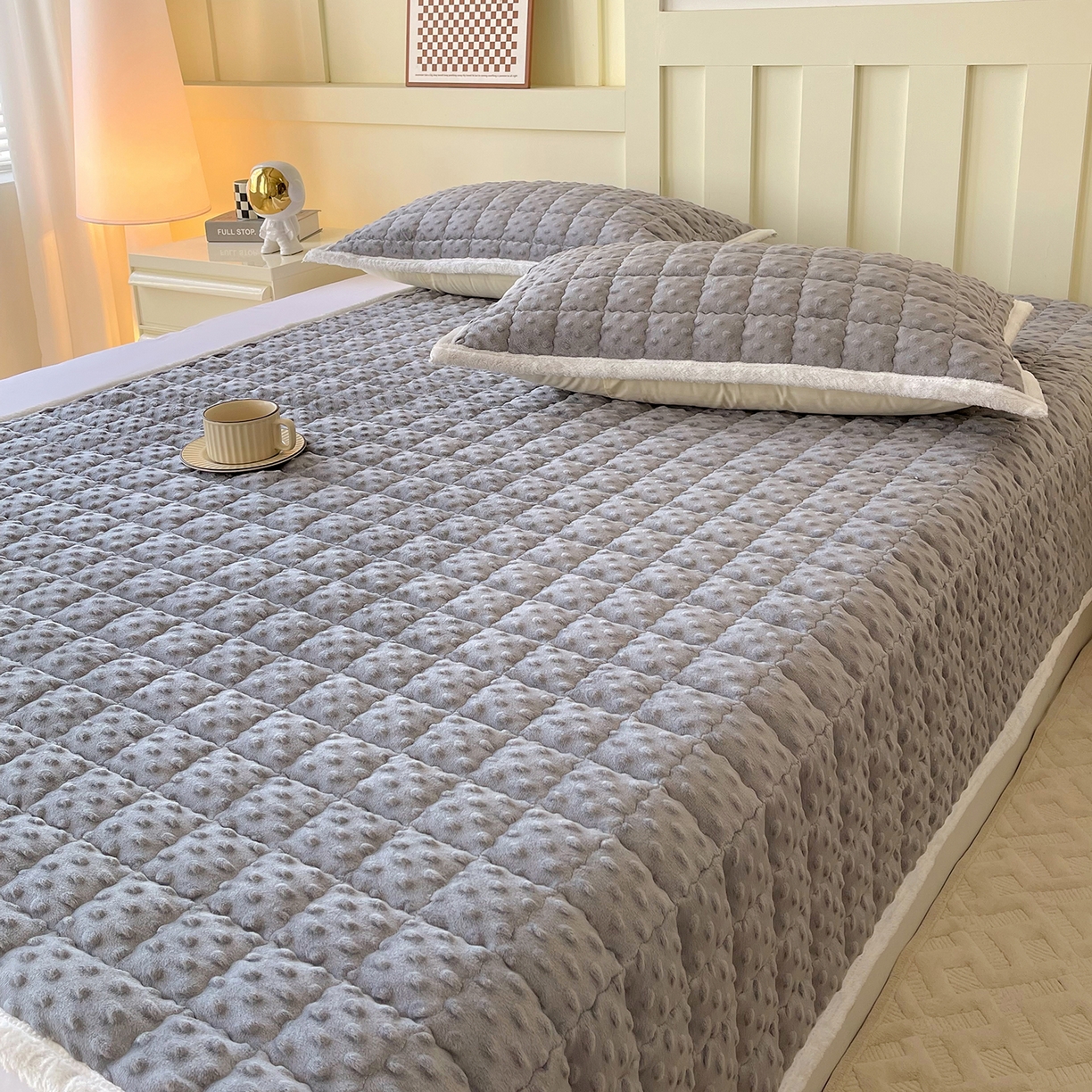 91家纺网 家纺一手货源 找家纺 金鑫汇家纺 2025秋冬纯色豆豆绒床褥垫系列-成人床 成人床豆豆绒床褥垫灰色