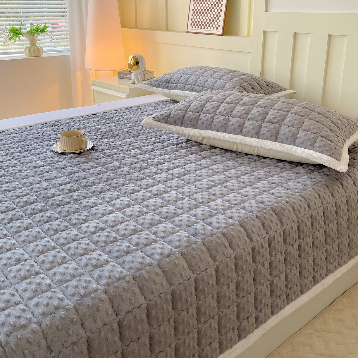 91家纺网 家纺一手货源 找家纺 金鑫汇家纺 2025秋冬纯色豆豆绒床褥垫系列-成人床 成人床豆豆绒床褥垫灰色