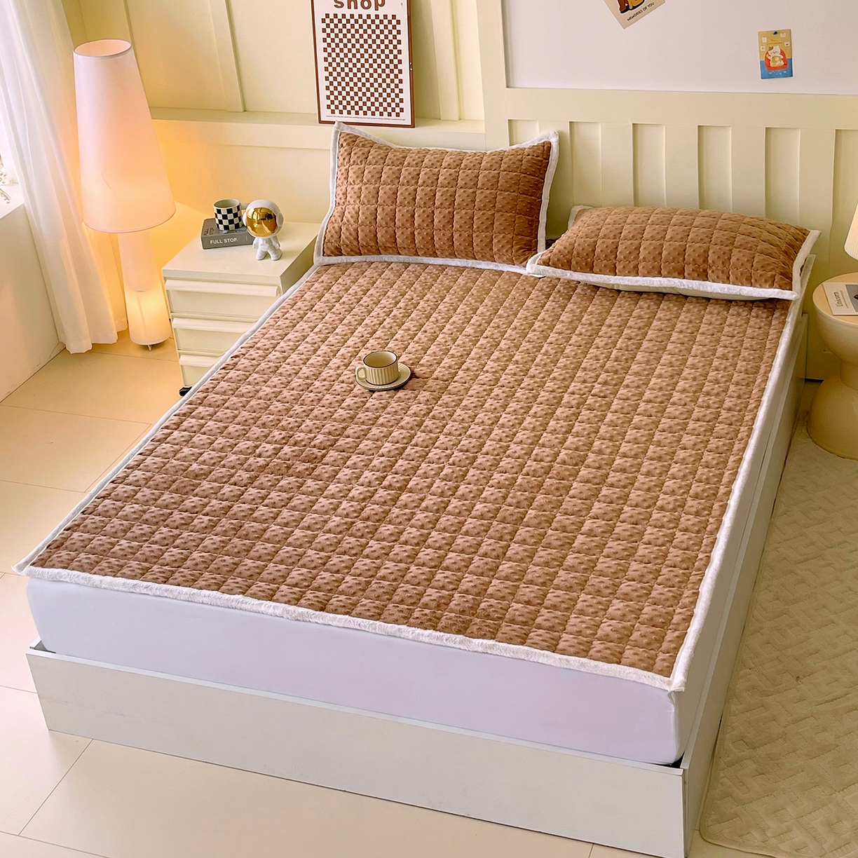 91家纺网 家纺一手货源 找家纺 金鑫汇家纺 2025秋冬纯色豆豆绒床褥垫系列-成人床 成人床豆豆绒床褥垫咖色