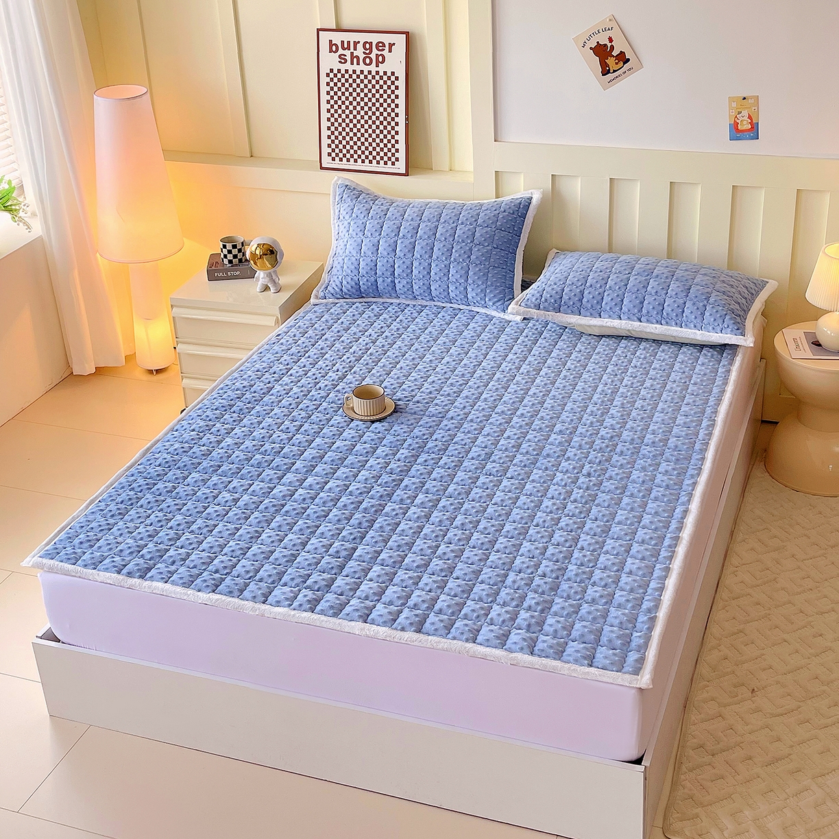 91家纺网 家纺一手货源 找家纺 金鑫汇家纺 2025秋冬纯色豆豆绒床褥垫系列-成人床 成人床豆豆绒床褥垫蓝色