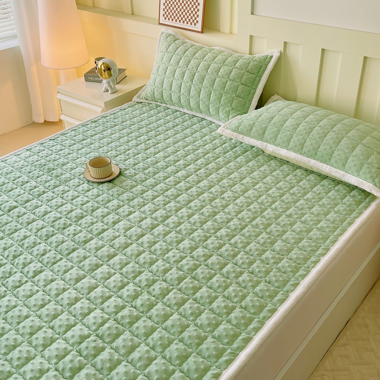 91家纺网 家纺一手货源 找家纺 金鑫汇家纺 2025秋冬纯色豆豆绒床褥垫系列-成人床 成人床豆豆绒床褥垫绿色