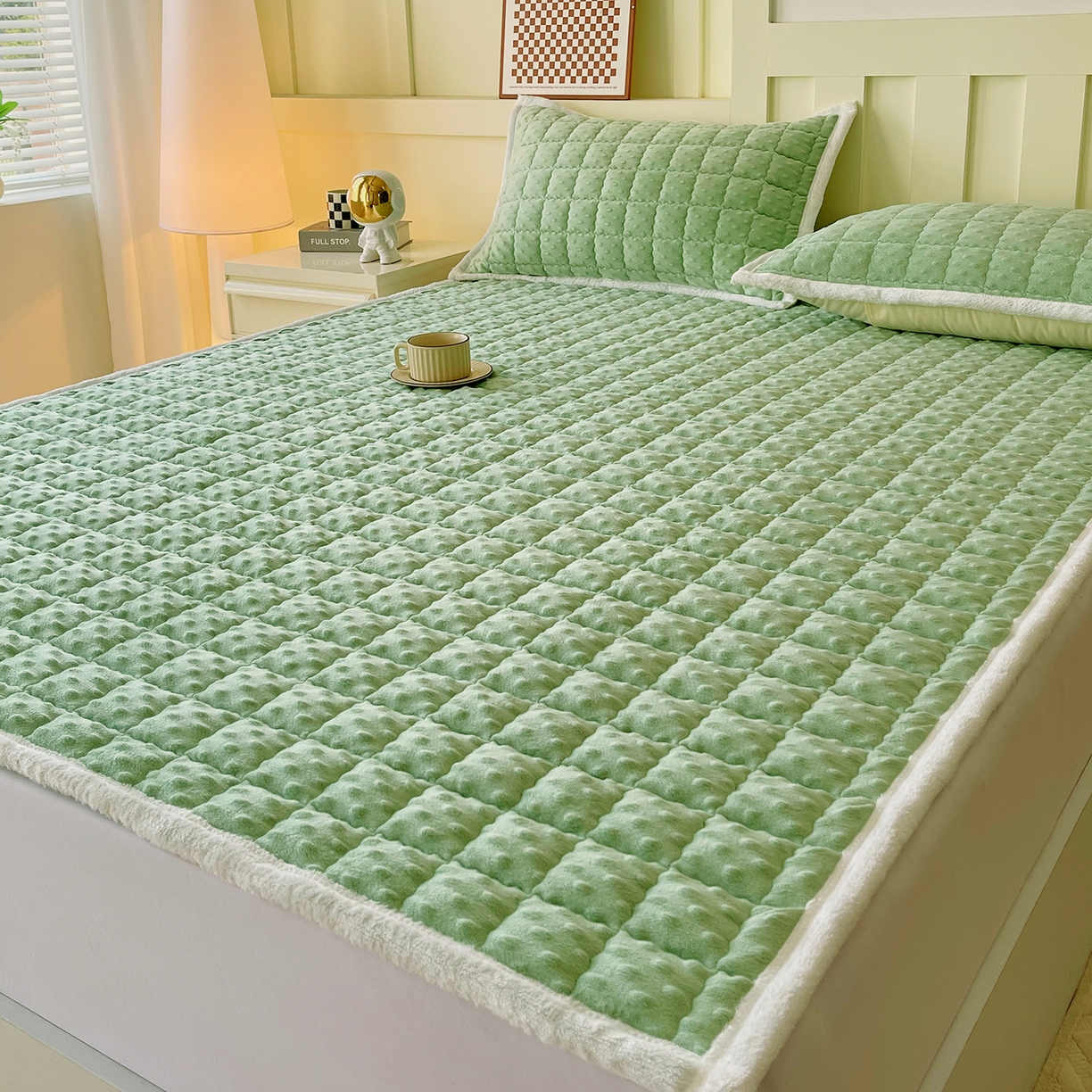 91家纺网 家纺一手货源 找家纺 金鑫汇家纺 2025秋冬纯色豆豆绒床褥垫系列-成人床 成人床豆豆绒床褥垫绿色