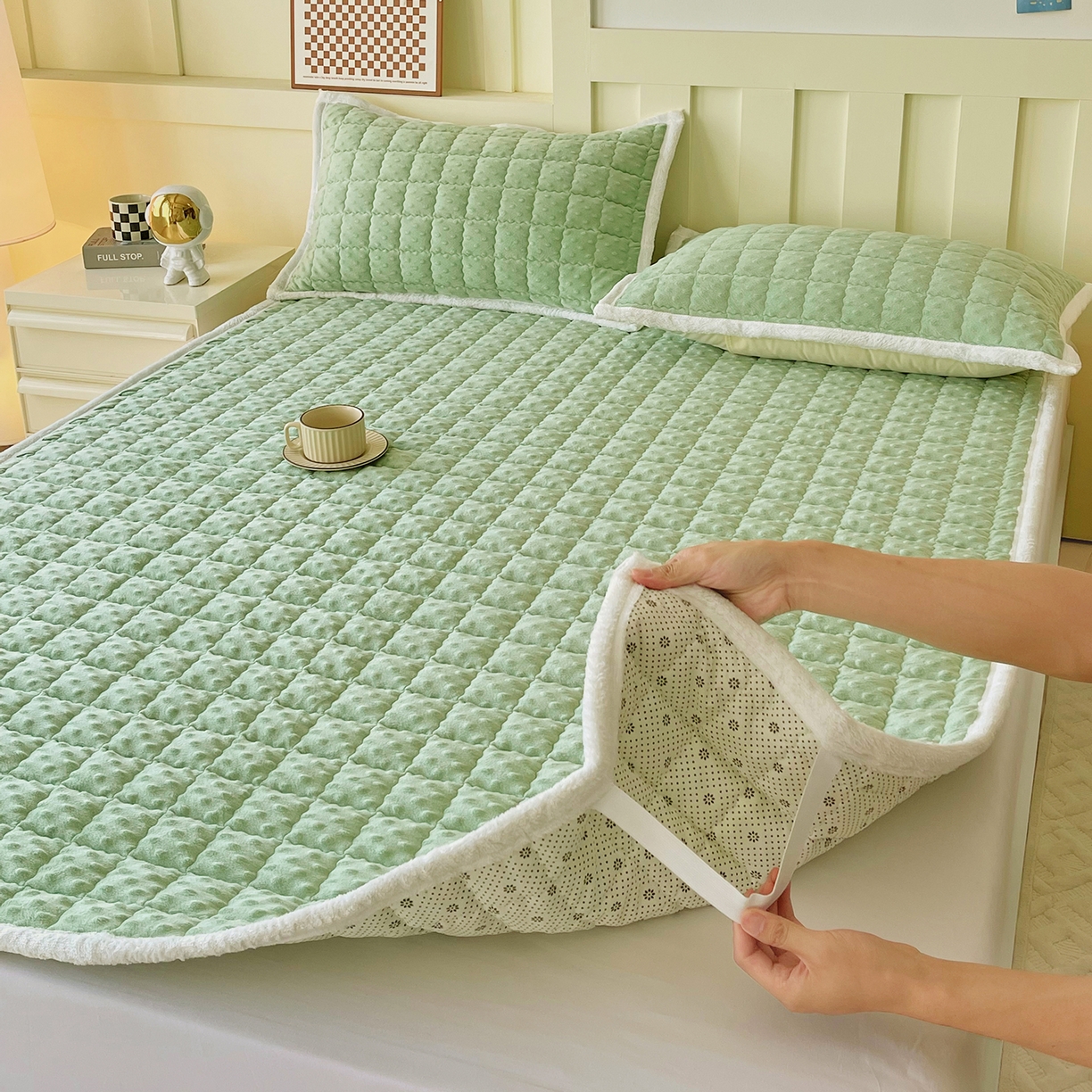 91家纺网 家纺一手货源 找家纺 金鑫汇家纺 2025秋冬纯色豆豆绒床褥垫系列-成人床 成人床豆豆绒床褥垫绿色