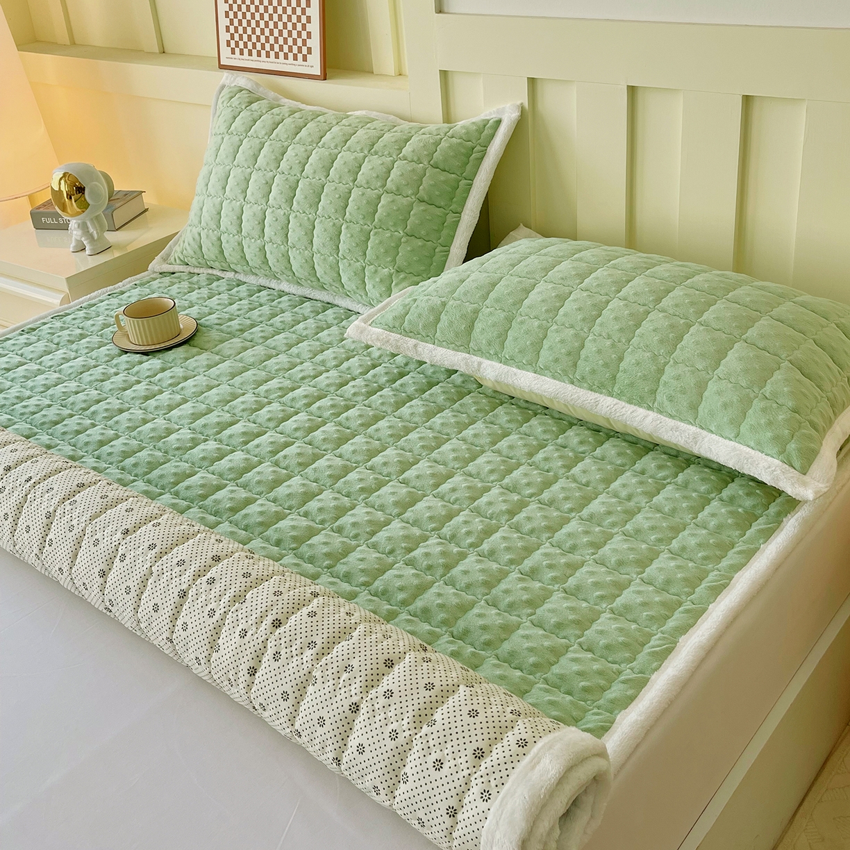 91家纺网 家纺一手货源 找家纺 金鑫汇家纺 2025秋冬纯色豆豆绒床褥垫系列-成人床 成人床豆豆绒床褥垫绿色