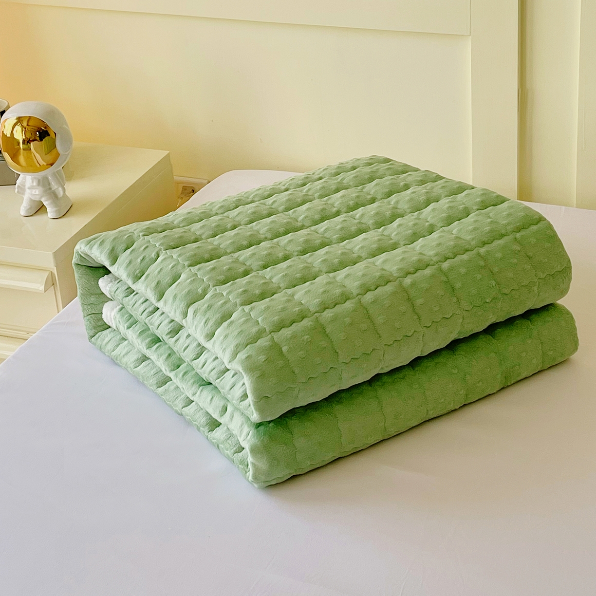 91家纺网 家纺一手货源 找家纺 金鑫汇家纺 2025秋冬纯色豆豆绒床褥垫系列-成人床 成人床豆豆绒床褥垫绿色