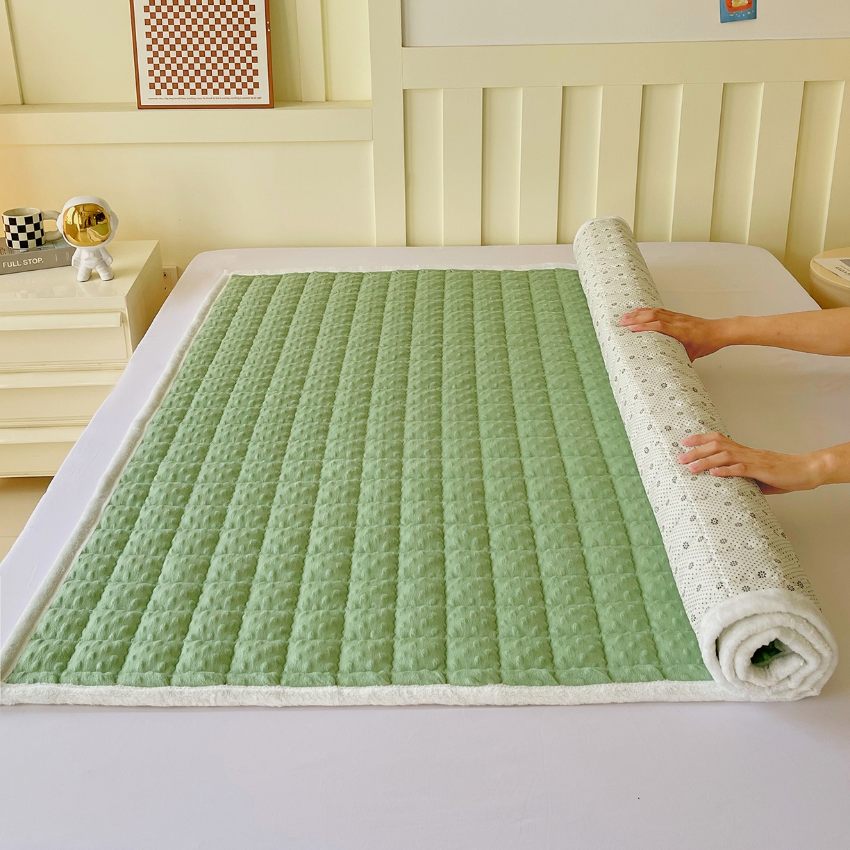 91家纺网 家纺一手货源 找家纺 金鑫汇家纺 2025秋冬纯色豆豆绒床褥垫系列-成人床 成人床豆豆绒床褥垫绿色