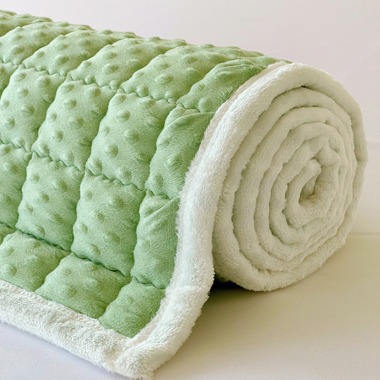 91家纺网 家纺一手货源 找家纺 金鑫汇家纺 2025秋冬纯色豆豆绒床褥垫系列-成人床 成人床豆豆绒床褥垫绿色