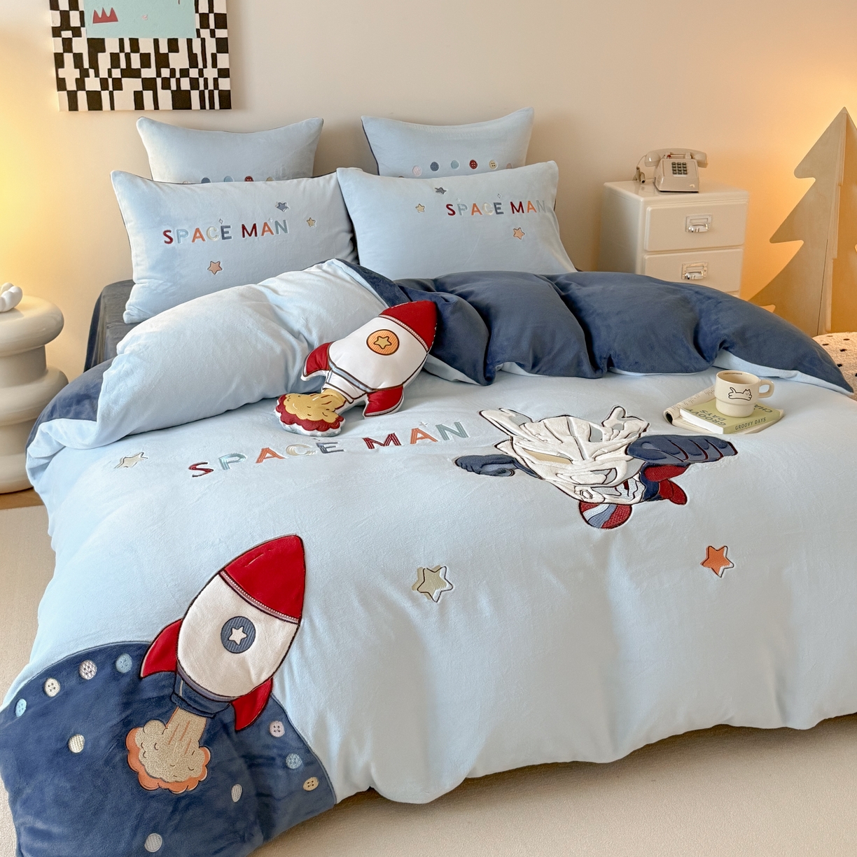 91家纺网 家纺一手货源 找家纺 （总）西西家居 2025新款全消光正宗230g牛奶绒四件套-宇宙超人