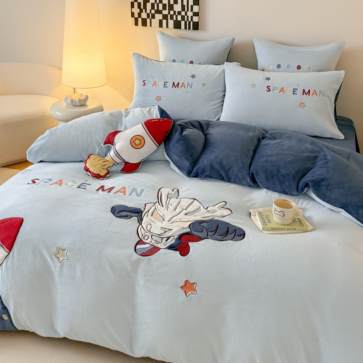 91家纺网 家纺一手货源 找家纺 （总）西西家居 2025新款全消光正宗230g牛奶绒四件套-宇宙超人