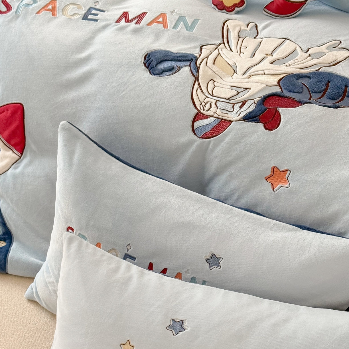 91家纺网 家纺一手货源 找家纺 （总）西西家居 2025新款全消光正宗230g牛奶绒四件套-宇宙超人