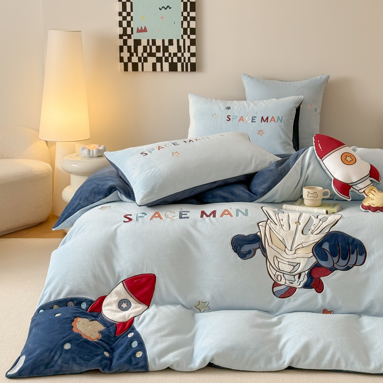 91家纺网 家纺一手货源 找家纺 （总）西西家居 2025新款全消光正宗230g牛奶绒四件套-宇宙超人