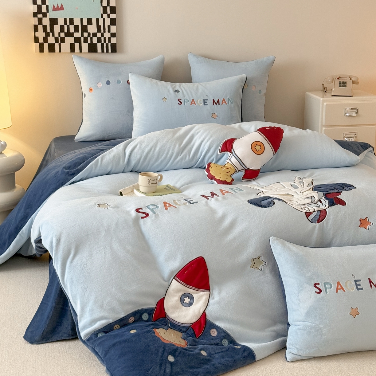 91家纺网 家纺一手货源 找家纺 （总）西西家居 2025新款全消光正宗230g牛奶绒四件套-宇宙超人