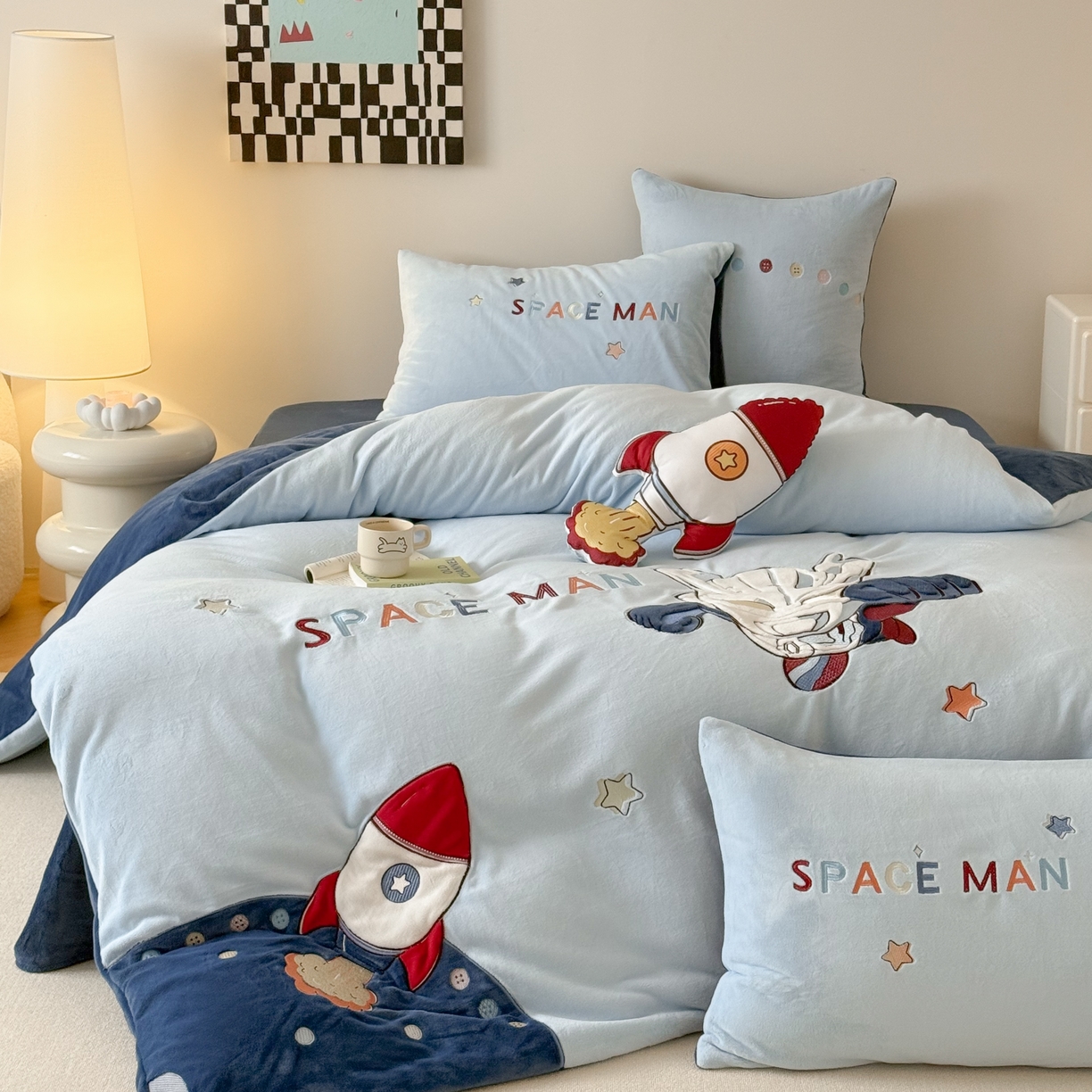 91家纺网 家纺一手货源 找家纺 （总）西西家居 2025新款全消光正宗230g牛奶绒四件套-宇宙超人