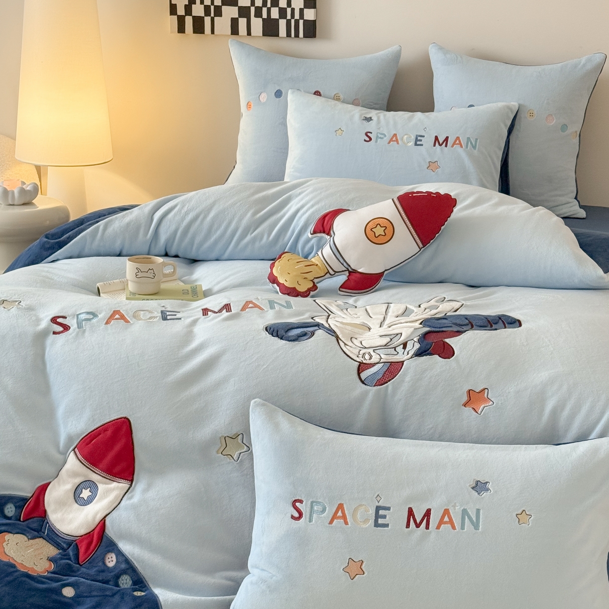 91家纺网 家纺一手货源 找家纺 （总）西西家居 2025新款全消光正宗230g牛奶绒四件套-宇宙超人