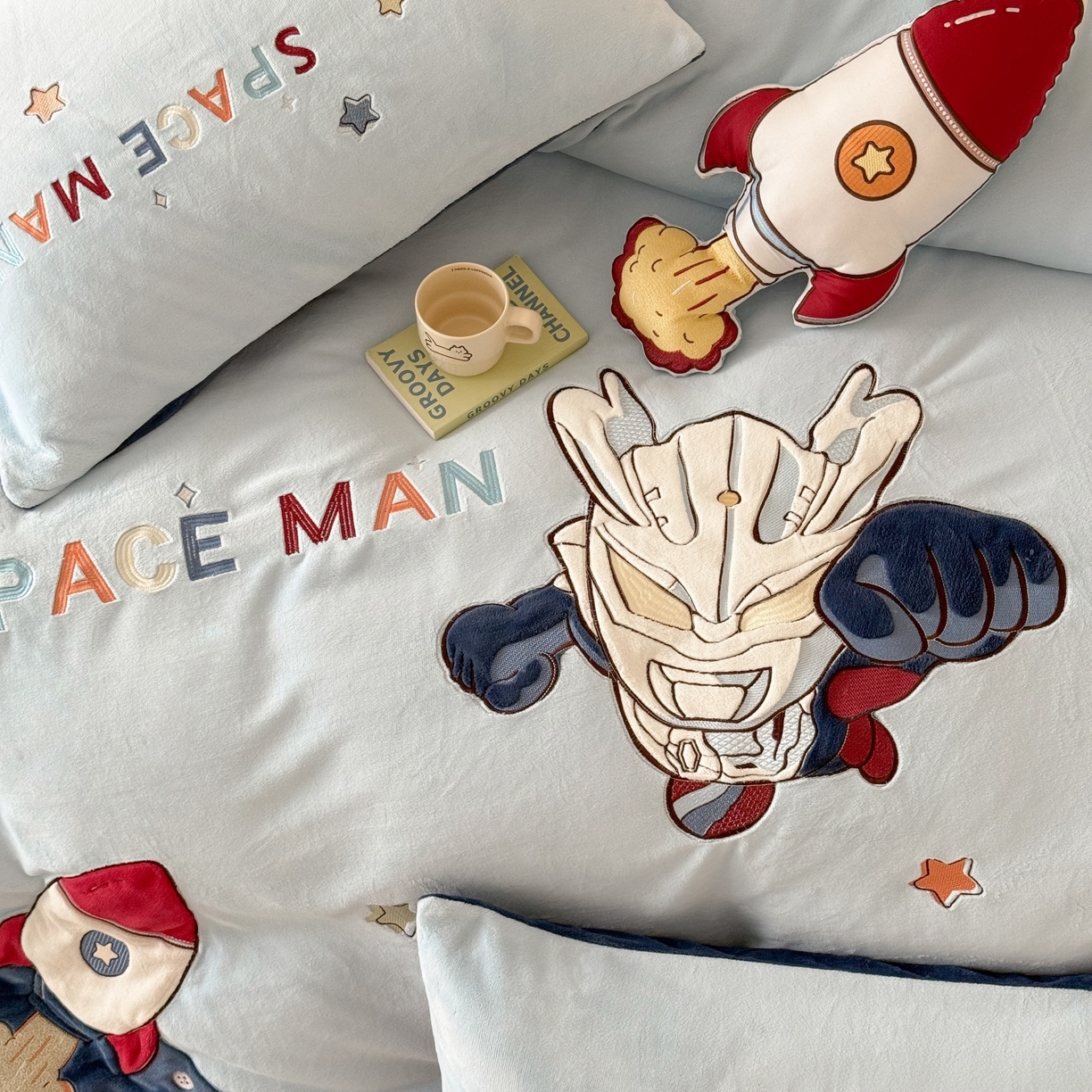 91家纺网 家纺一手货源 找家纺 （总）西西家居 2025新款全消光正宗230g牛奶绒四件套-宇宙超人