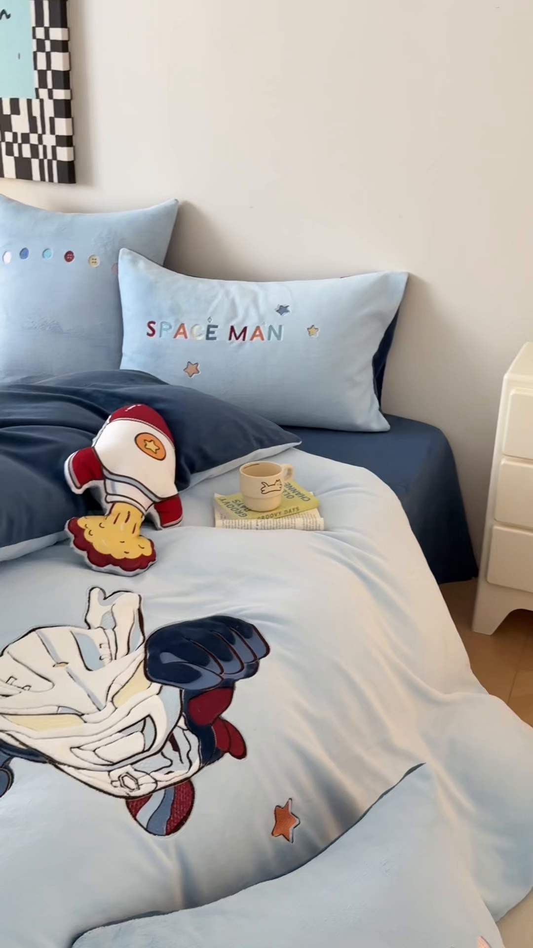 91家纺网 家纺一手货源 找家纺 （总）西西家居 2025新款全消光正宗230g牛奶绒四件套-宇宙超人