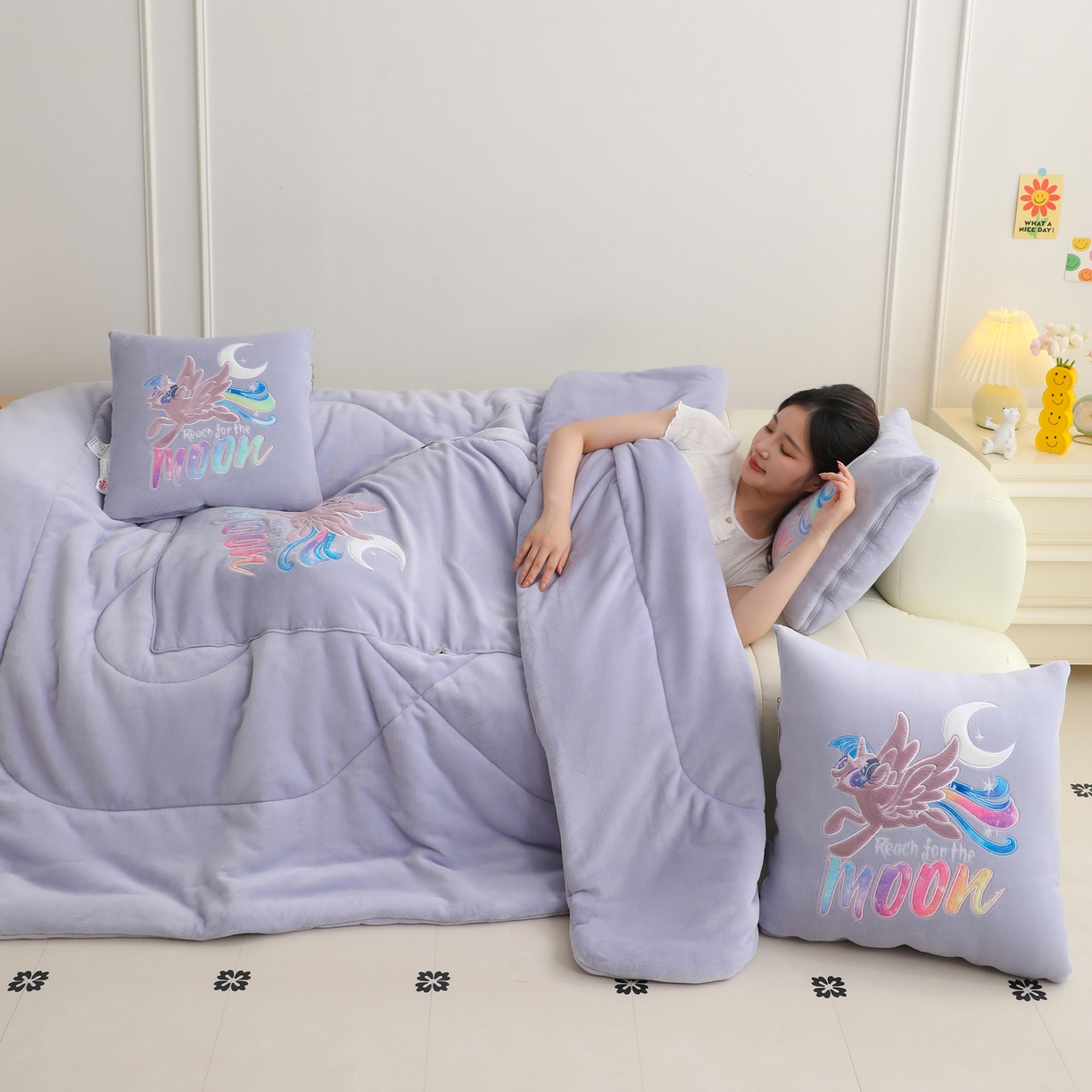 91家纺网 家纺一手货源 找家纺 照世家纺 2025新款小马宝莉抗菌棉抱枕被（低于零售价的链接 一经发现直接投诉下架 感谢大家的支持 控价是优惠券后不能低于40的89,45的109,50的139） 月亮公主-紫色