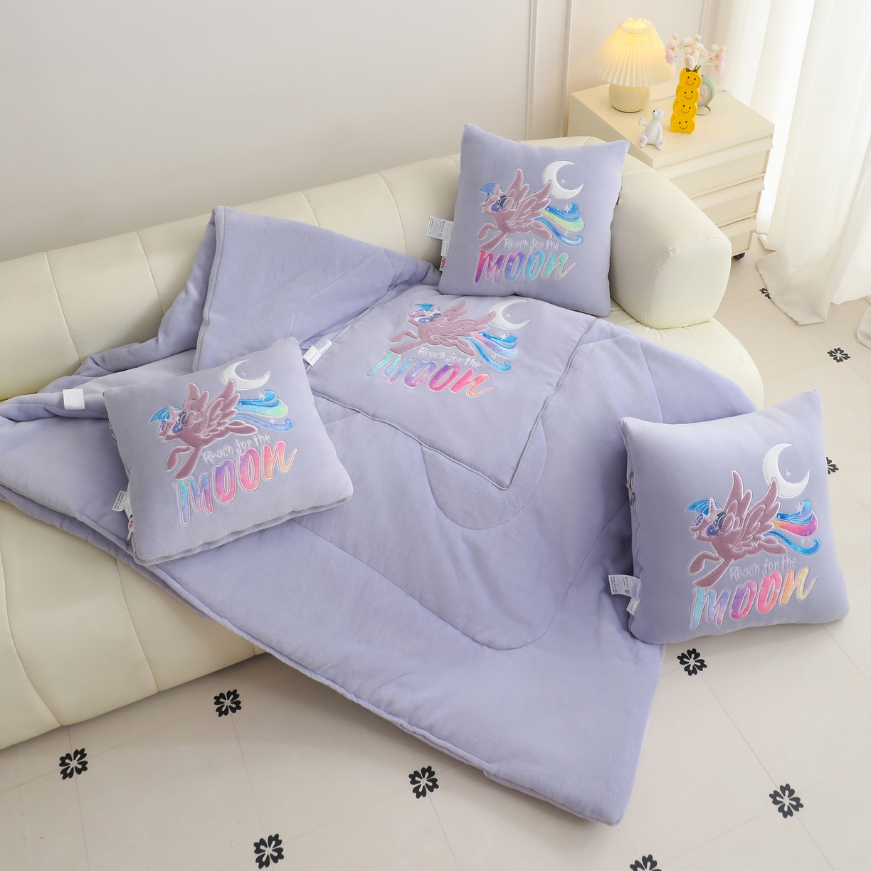 91家纺网 家纺一手货源 找家纺 照世家纺 2025新款小马宝莉抗菌棉抱枕被（低于零售价的链接 一经发现直接投诉下架 感谢大家的支持 控价是优惠券后不能低于40的89,45的109,50的139） 月亮公主-紫色