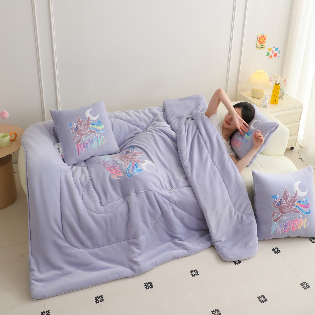 91家纺网 家纺一手货源 找家纺 照世家纺 2025新款小马宝莉抗菌棉抱枕被（低于零售价的链接 一经发现直接投诉下架 感谢大家的支持 控价是优惠券后不能低于40的89,45的109,50的139） 月亮公主-紫色