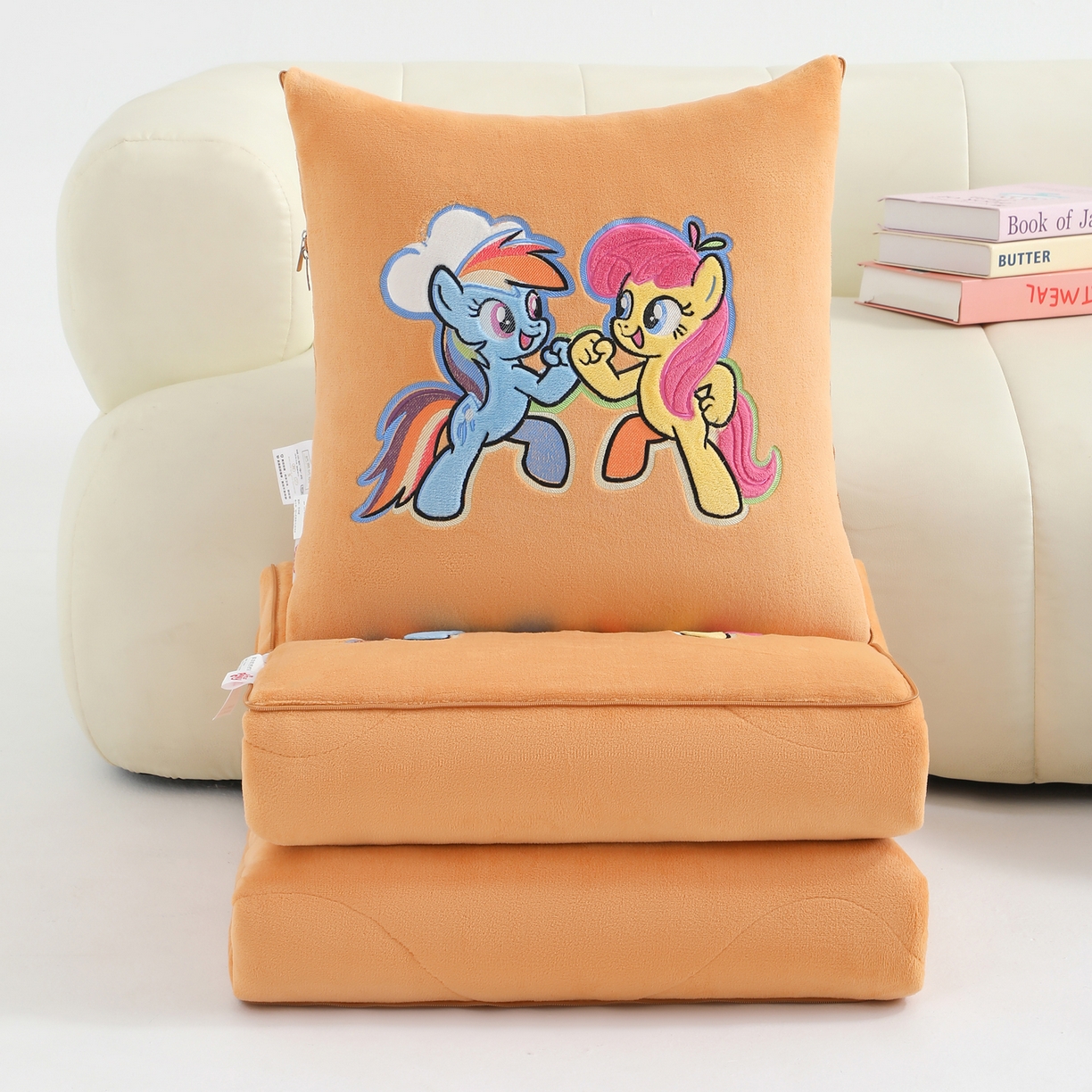 91家纺网 家纺一手货源 找家纺 照世家纺 2025新款小马宝莉抗菌棉抱枕被（低于零售价的链接 一经发现直接投诉下架 感谢大家的支持 控价是优惠券后不能低于40的89,45的109,50的139） 黛西&嘉儿-橙色