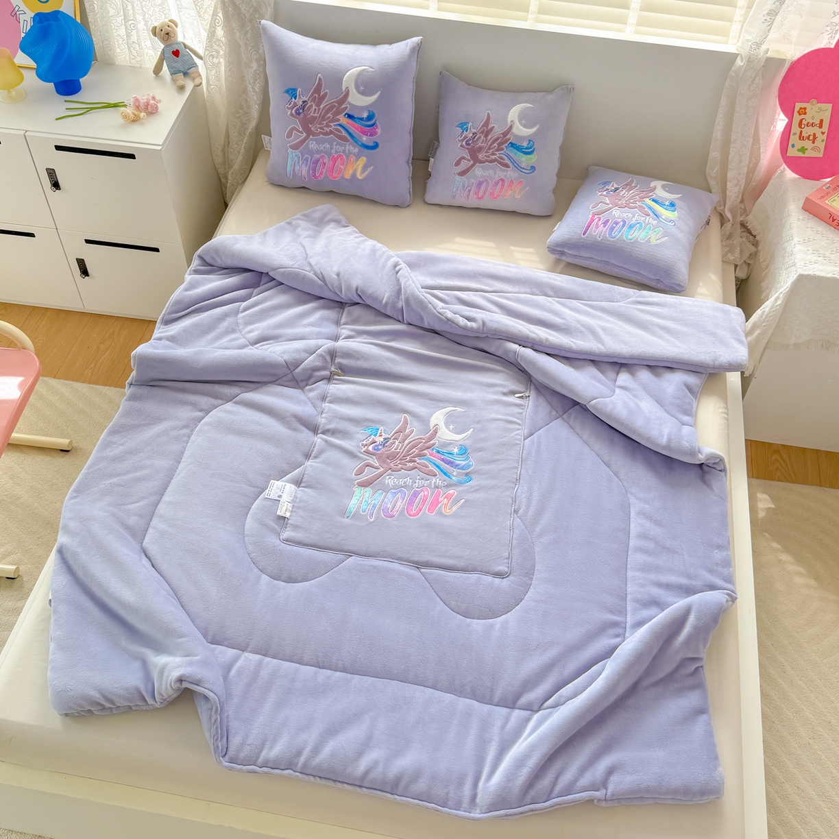 91家纺网 家纺一手货源 找家纺 照世家纺 2025新款小马宝莉抗菌棉抱枕被（低于零售价的链接 一经发现直接投诉下架 感谢大家的支持 控价是优惠券后不能低于40的89,45的109,50的139） 月亮公主-紫色