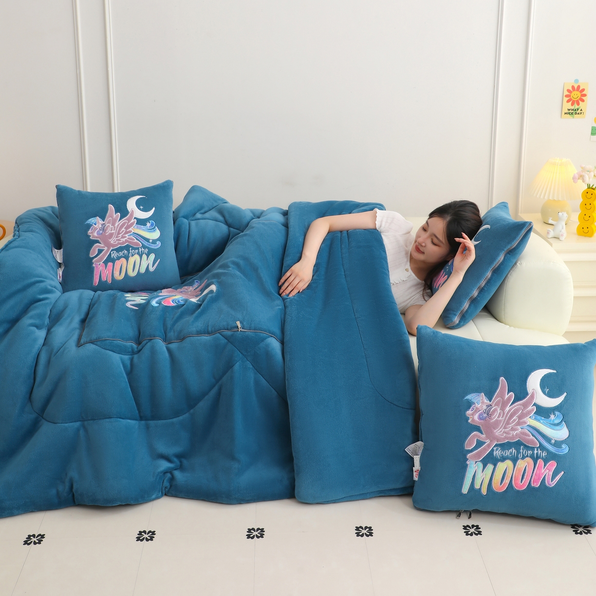 91家纺网 家纺一手货源 找家纺 照世家纺 2025新款小马宝莉抗菌棉抱枕被（低于零售价的链接 一经发现直接投诉下架 感谢大家的支持 控价是优惠券后不能低于40的89,45的109,50的139） 月亮公主-深蓝