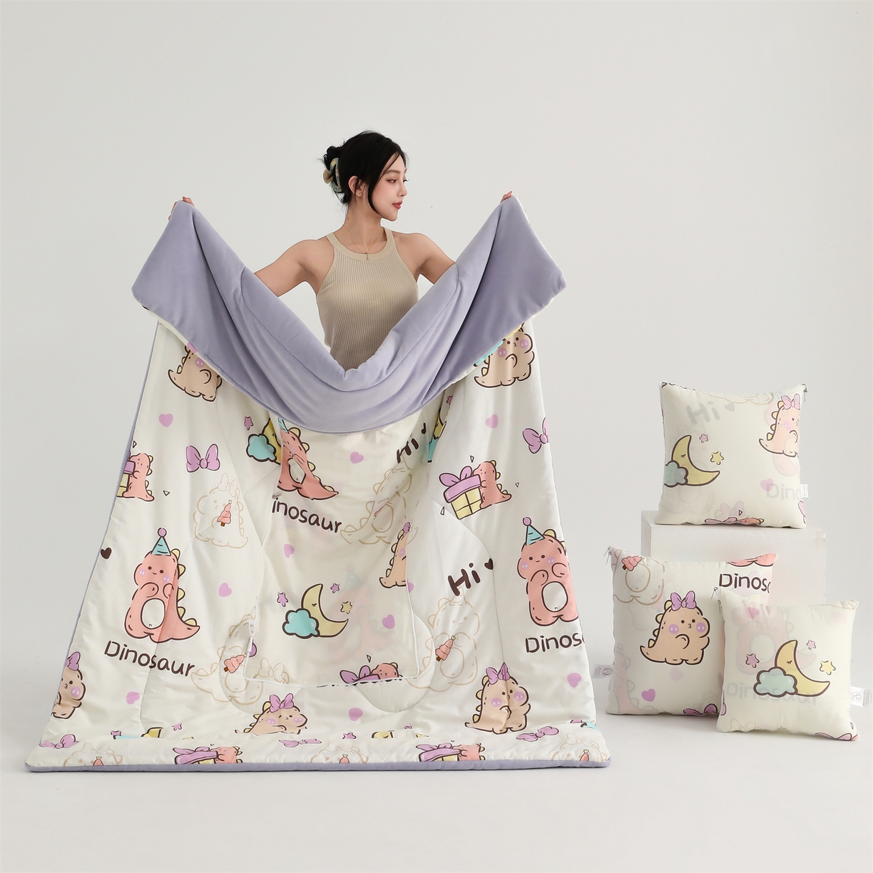 91家纺网 家纺一手货源 找家纺 照世家纺 2025新款棉加绒抱枕被（控价低于零售价的链接 一经发现直接投诉下架 感谢大家的支持 控价是优惠券后不能低于40的68 45的99 50的139） 淘气萌龙