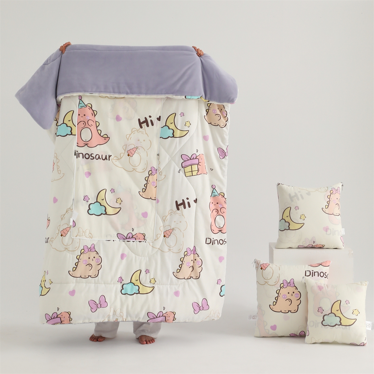 91家纺网 家纺一手货源 找家纺 照世家纺 2025新款棉加绒抱枕被（控价低于零售价的链接 一经发现直接投诉下架 感谢大家的支持 控价是优惠券后不能低于40的68 45的99 50的139） 淘气萌龙