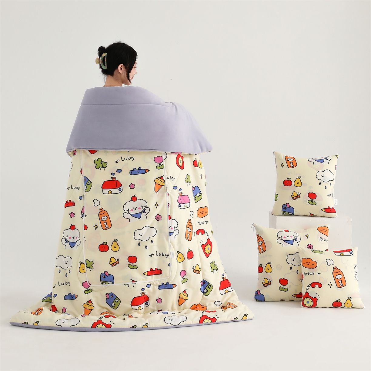 91家纺网 家纺一手货源 找家纺 照世家纺 2025新款棉加绒抱枕被（控价低于零售价的链接 一经发现直接投诉下架 感谢大家的支持 控价是优惠券后不能低于40的68 45的99 50的139） 涂鸦乐园