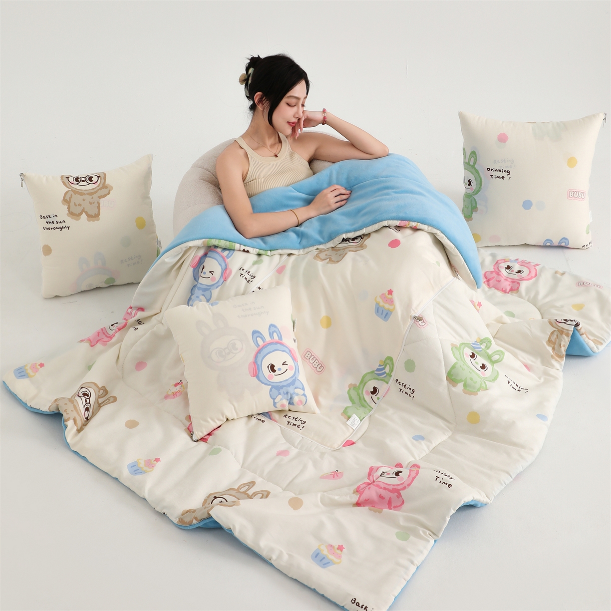 91家纺网 家纺一手货源 找家纺 照世家纺 2025新款棉加绒抱枕被（控价低于零售价的链接 一经发现直接投诉下架 感谢大家的支持 控价是优惠券后不能低于40的68 45的99 50的139） 彩萌布布