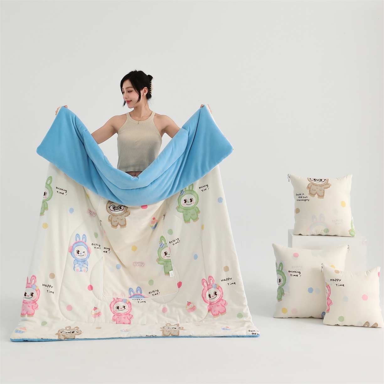 91家纺网 家纺一手货源 找家纺 照世家纺 2025新款棉加绒抱枕被（控价低于零售价的链接 一经发现直接投诉下架 感谢大家的支持 控价是优惠券后不能低于40的68 45的99 50的139） 彩萌布布