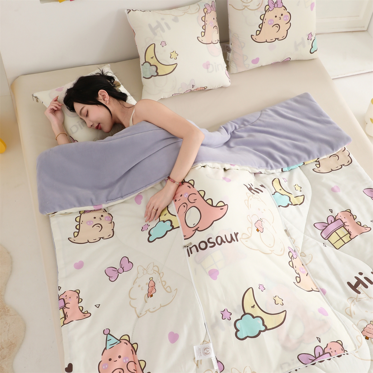 91家纺网 家纺一手货源 找家纺 照世家纺 2025新款棉加绒抱枕被（控价低于零售价的链接 一经发现直接投诉下架 感谢大家的支持 控价是优惠券后不能低于40的68 45的99 50的139） 淘气萌龙