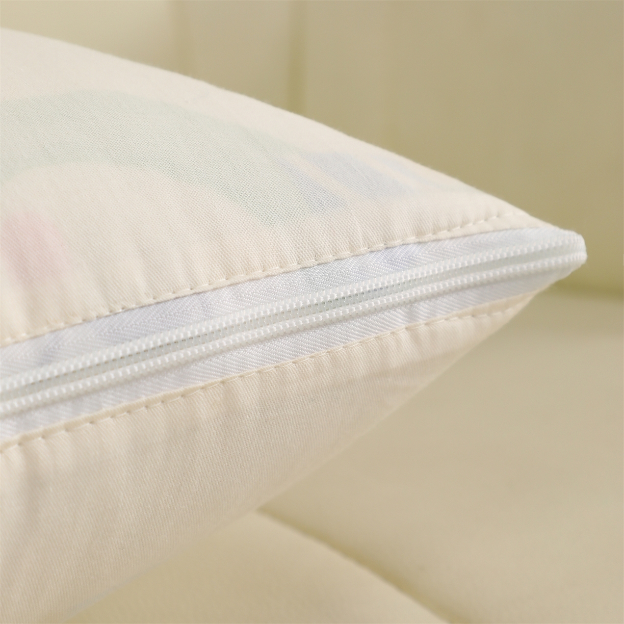 91家纺网 家纺一手货源 找家纺 照世家纺 2025新款棉加绒抱枕被（控价低于零售价的链接 一经发现直接投诉下架 感谢大家的支持 控价是优惠券后不能低于40的68 45的99 50的139） 彩萌布布