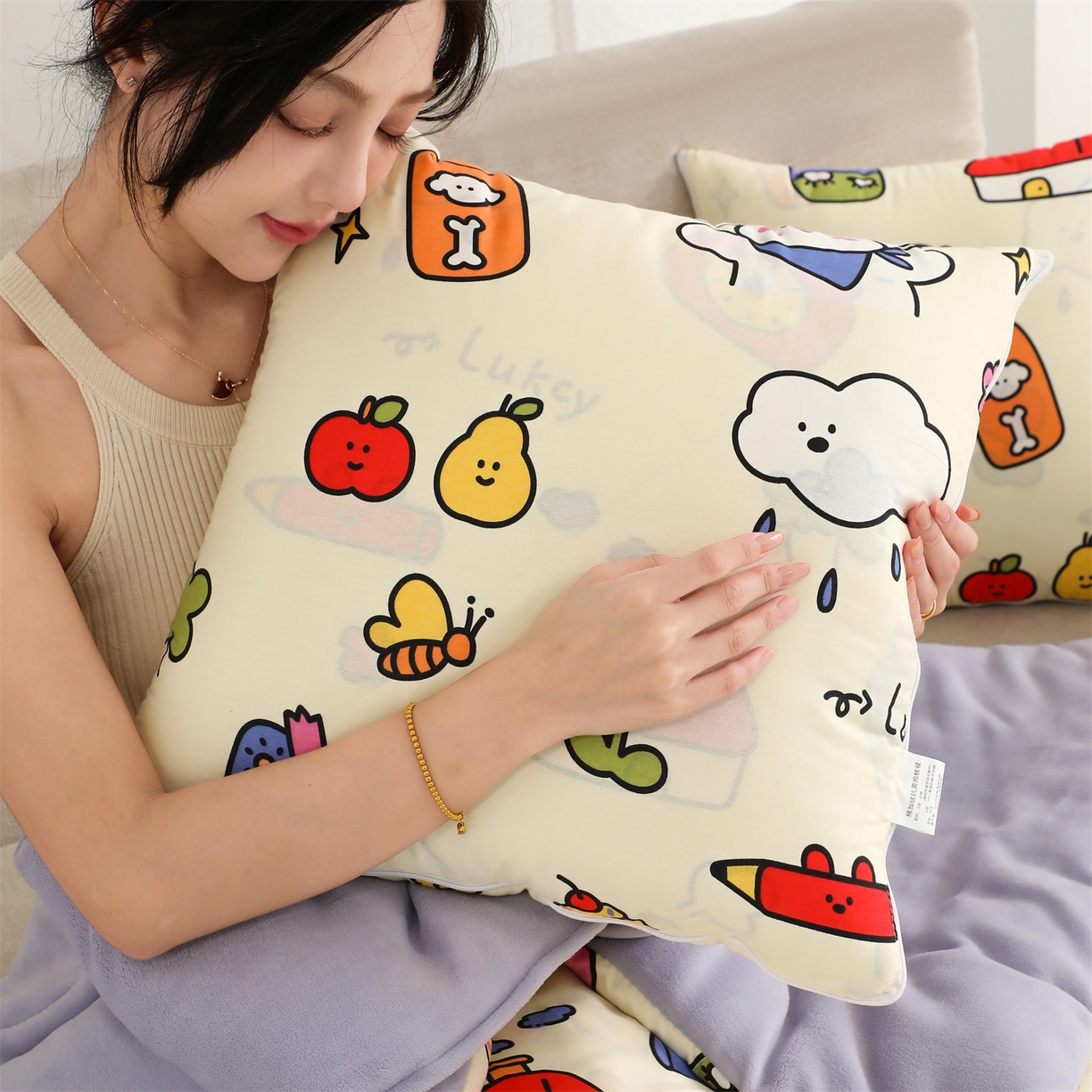 91家纺网 家纺一手货源 找家纺 照世家纺 2025新款棉加绒抱枕被（控价低于零售价的链接 一经发现直接投诉下架 感谢大家的支持 控价是优惠券后不能低于40的68 45的99 50的139） 涂鸦乐园