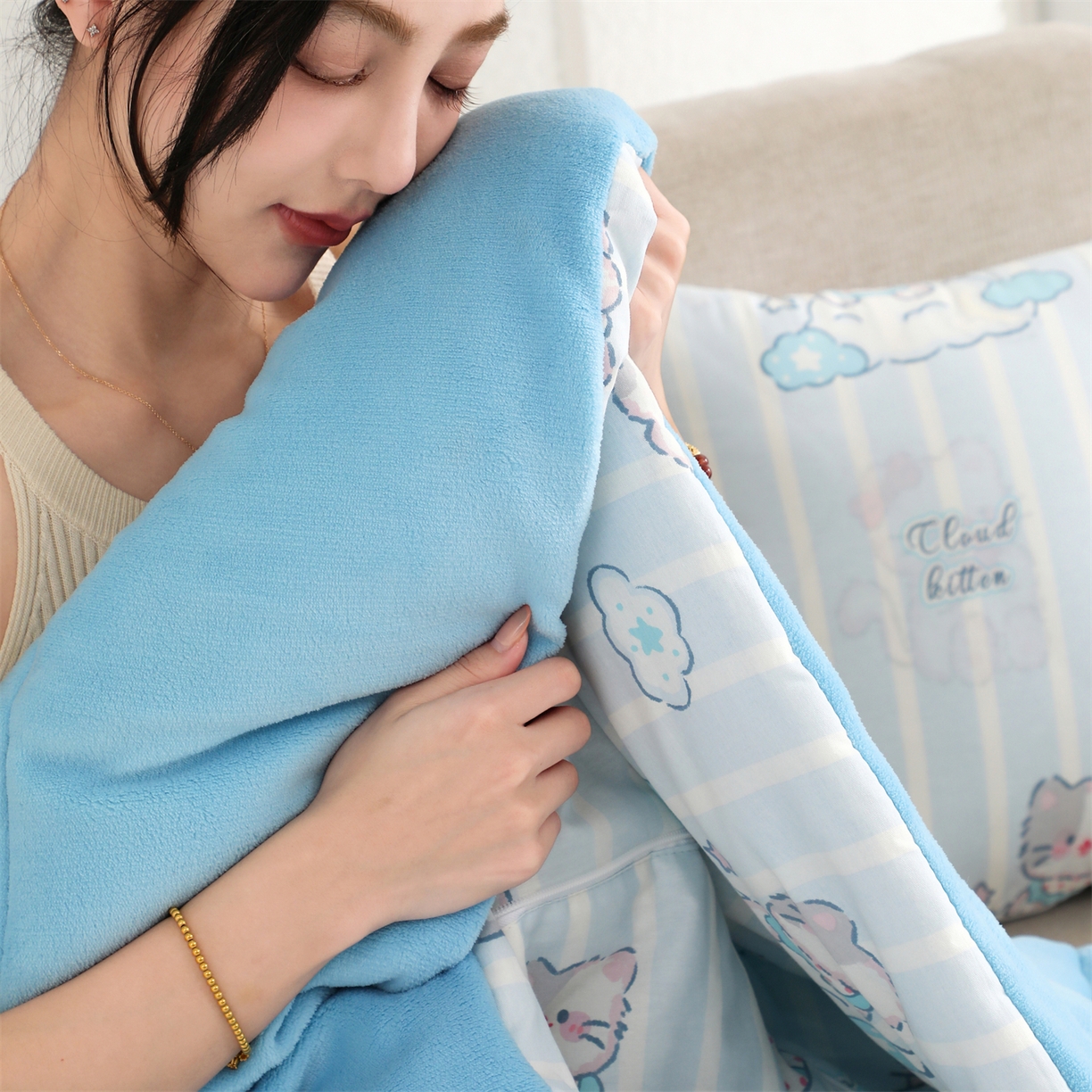 91家纺网 家纺一手货源 找家纺 照世家纺 2025新款棉加绒抱枕被（控价低于零售价的链接 一经发现直接投诉下架 感谢大家的支持 控价是优惠券后不能低于40的68 45的99 50的139） 喵咕酱